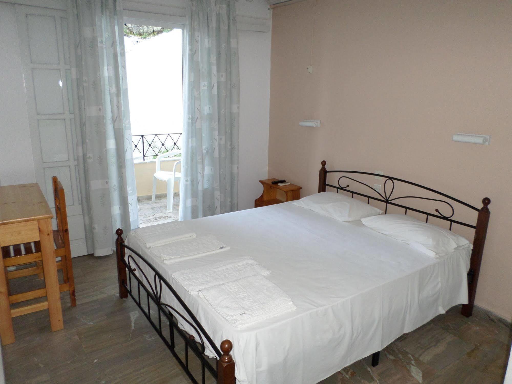 Rising Sun Apartments & Studios Benitses  Esterno foto