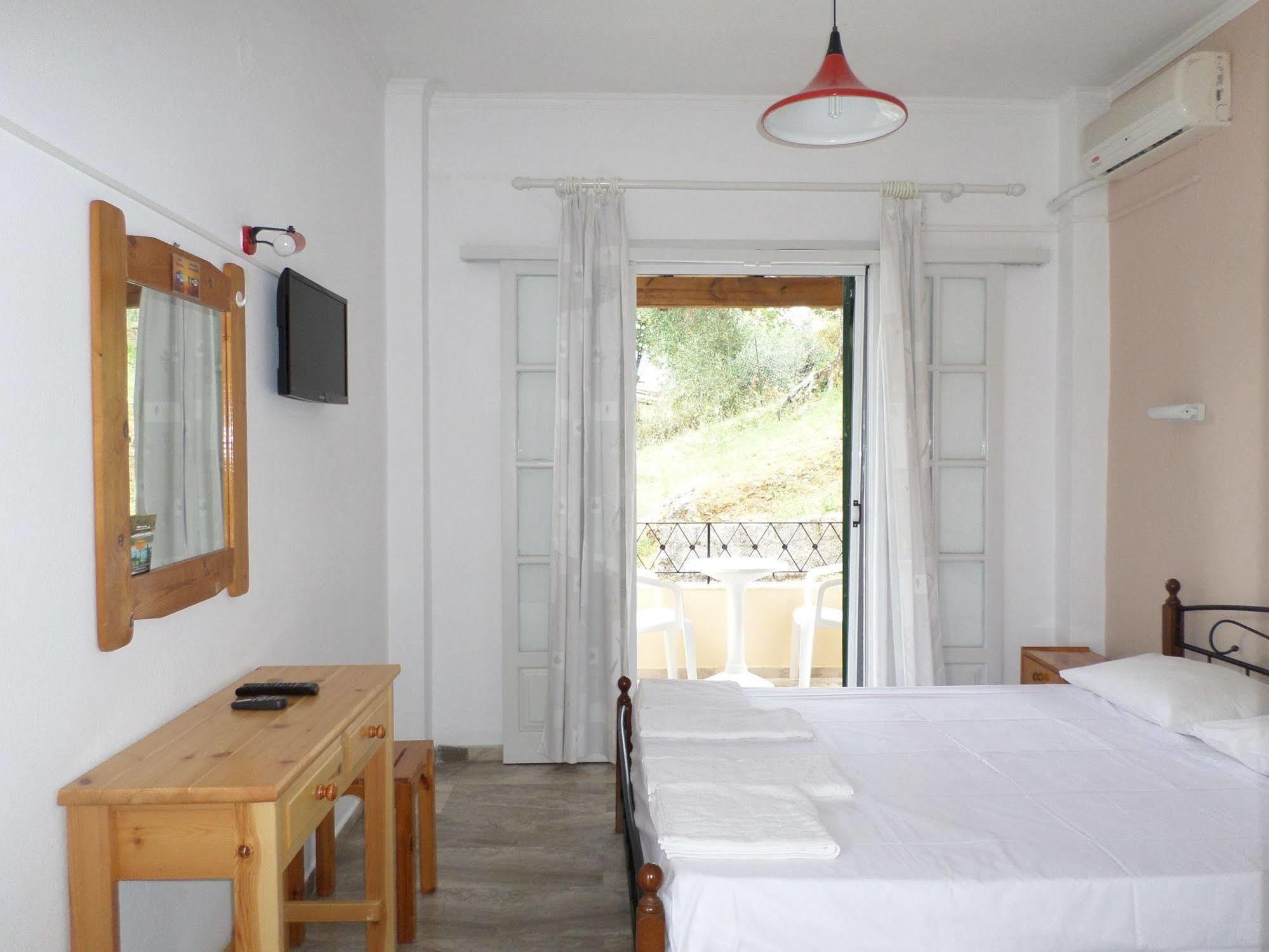 Rising Sun Apartments & Studios Benitses  Esterno foto