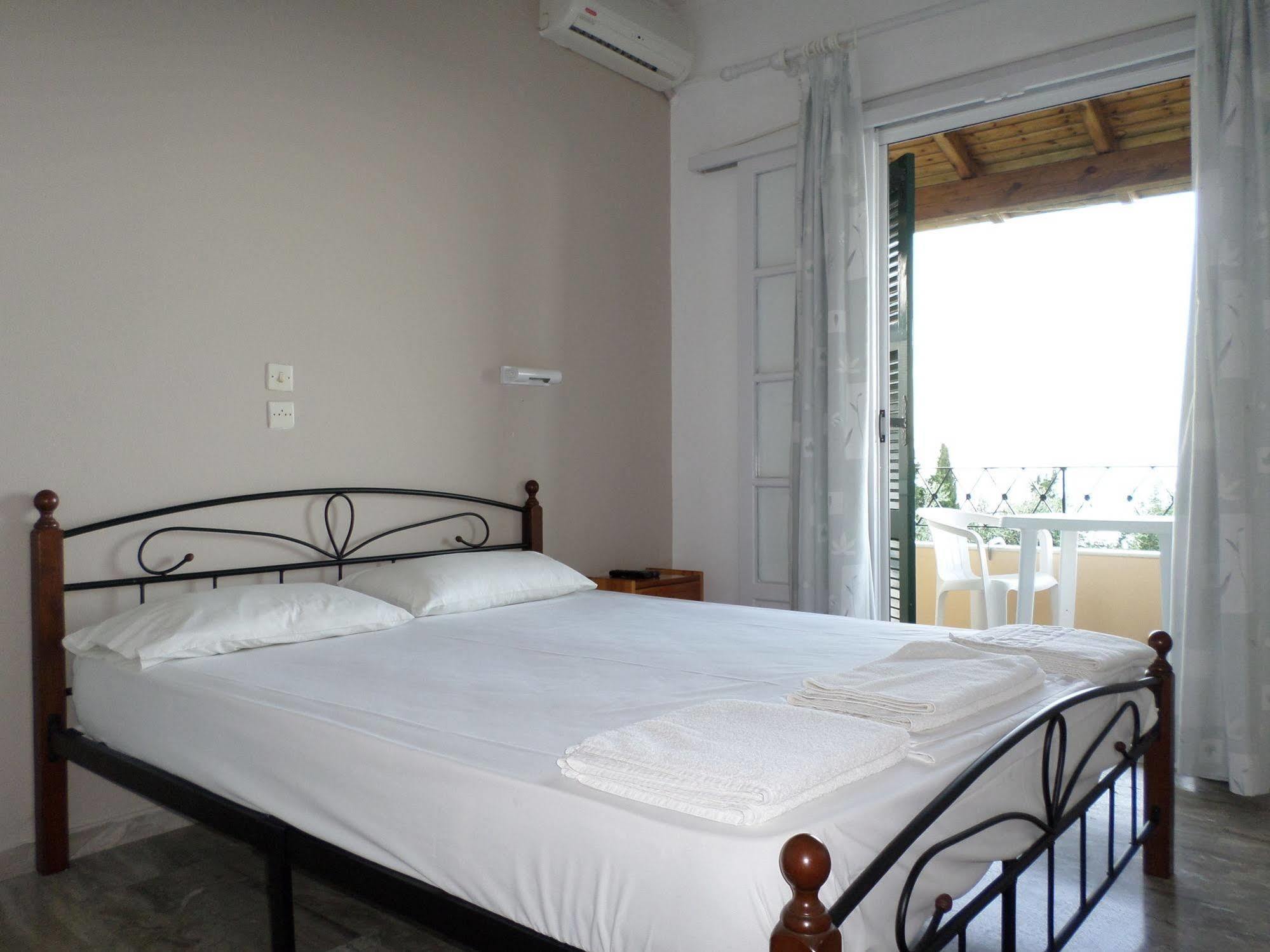 Rising Sun Apartments & Studios Benitses  Esterno foto