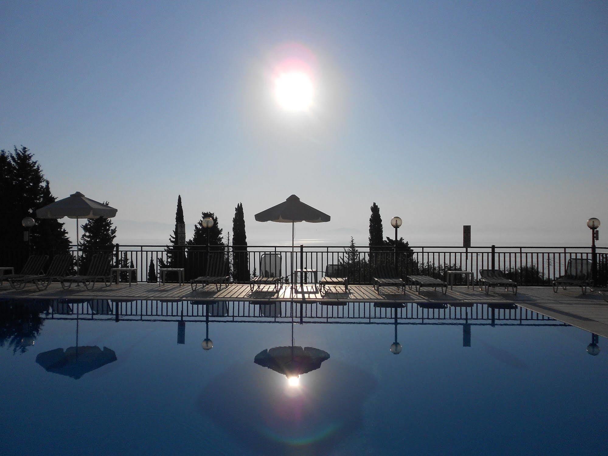 Rising Sun Apartments & Studios Benitses  Esterno foto
